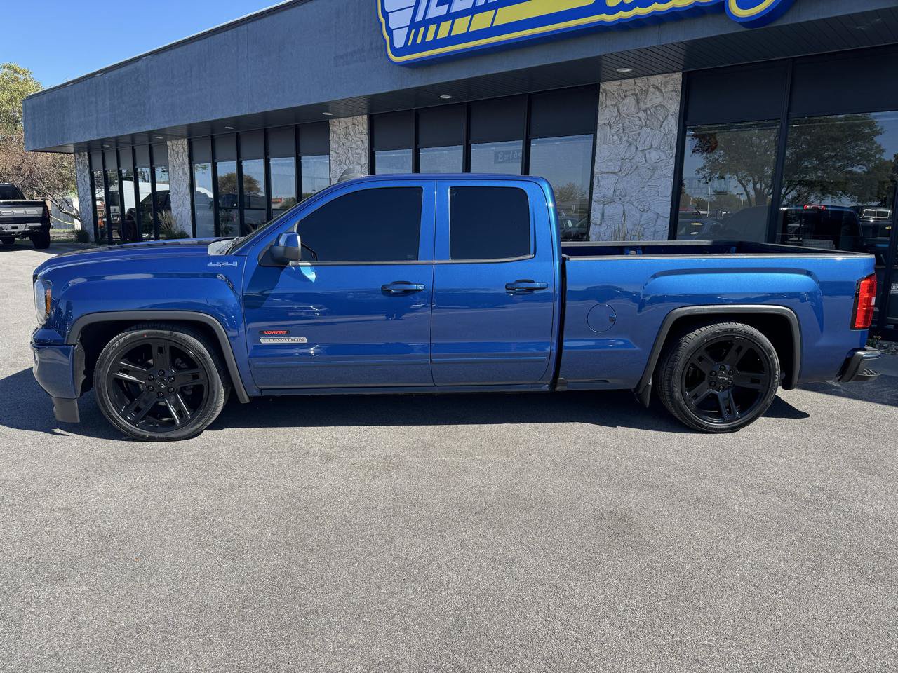 Used 2017 GMC Sierra 1500 SLE w/ SLE Value Package AWD/4WD image 6