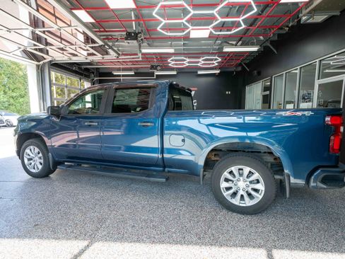 Used 2019 Chevrolet Silverado 1500 Custom w/ Custom Value Package AWD/4WD image 2
