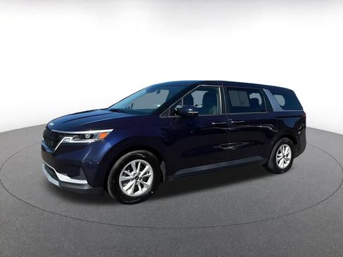 Used 2023 Kia Carnival LX FWD image 6