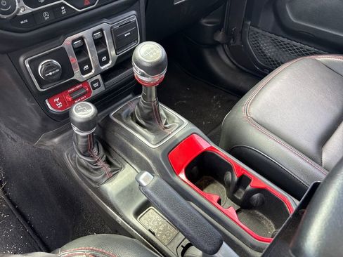 Used 2018 Jeep Wrangler Rubicon AWD/4WD image 27