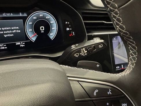 Used 2022 Audi Q8 Premium Plus image 33