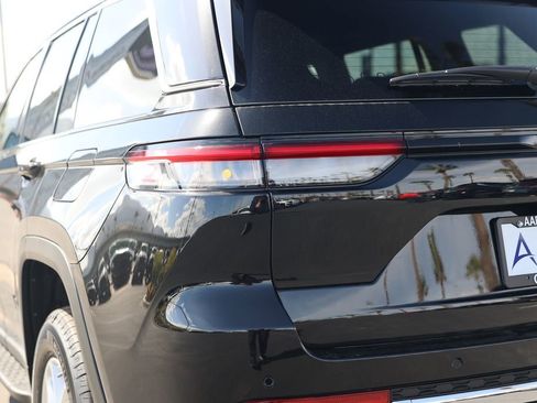 New 2025 Jeep Grand Cherokee Laredo X image 10