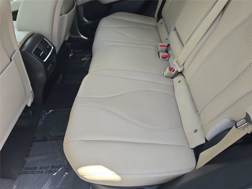 Used 2019 Acura RDX w/ Technology Package AWD/4WD image 11