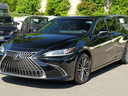 Used 2023 Lexus ES 350 w/ Premium Package FWD image 3