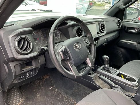 Used 2018 Toyota Tacoma TRD Sport AWD/4WD image 16