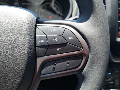 Used 2022 Jeep Cherokee Latitude Lux w/ Sun & Sound Group FWD image 18