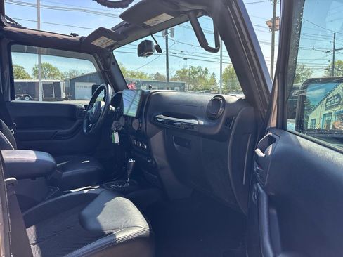 Used 2017 Jeep Wrangler Unlimited Sahara image 10