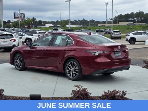 Used 2021 Toyota Camry XLE FWD image 4