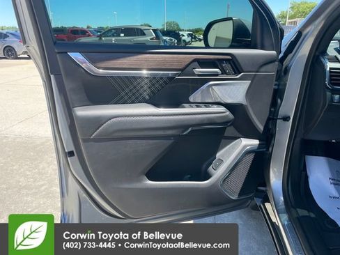 Used 2025 GMC Acadia Denali w/ Super Cruise Package AWD/4WD image 31