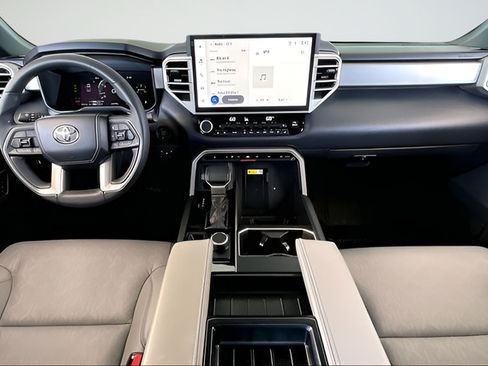 Used 2025 Toyota Tundra Limited AWD/4WD image 7
