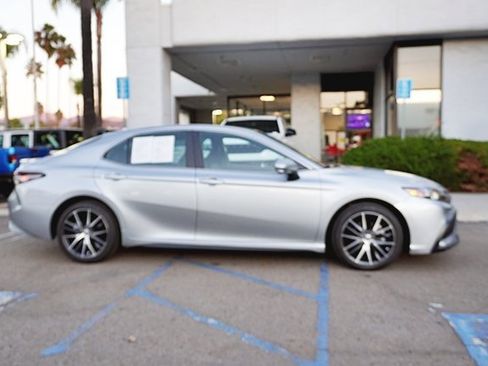 Used 2024 Toyota Camry SE image 7