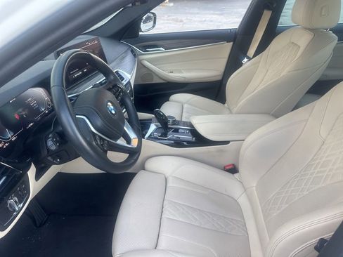 Used 2023 BMW 530e 530e iPerformance w/ Convenience Package image 17