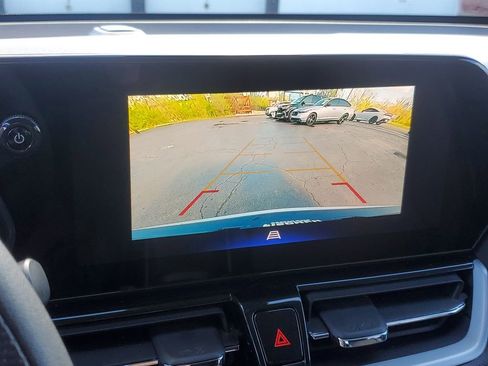 Used 2025 Chevrolet TrailBlazer LT AWD/4WD image 19