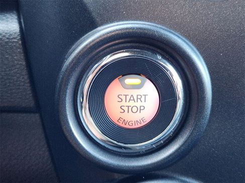 Used 2021 Nissan Titan PRO-4X w/ Pro-4x Convenience Package image 16