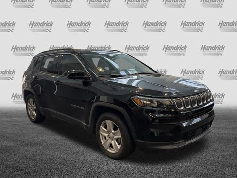 Used 2022 Jeep Compass Latitude w/ Convenience Group FWD image 2