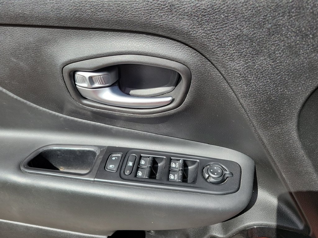 Used 2020 Jeep Renegade Altitude FWD image 27