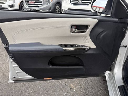 Used 2013 Toyota Avalon XLE Touring FWD image 16
