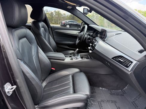 Used 2019 BMW 540i w/ M Sport Package image 36