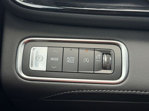 Used 2025 Buick Enclave Preferred FWD image 26