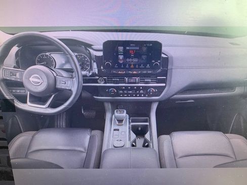 Used 2024 Nissan Pathfinder SL AWD/4WD image 6