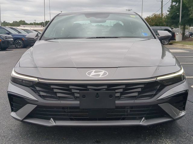 Used 2025 Hyundai Elantra Limited FWD image 8