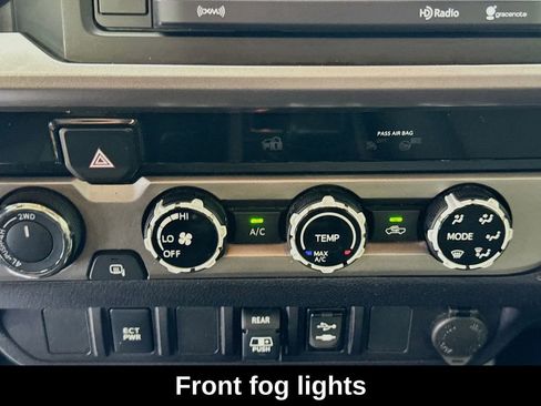 Used 2018 Toyota Tacoma SR5 AWD/4WD image 18