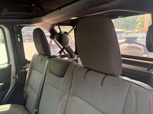 Used 2018 Jeep Wrangler Unlimited Sport S AWD/4WD image 16