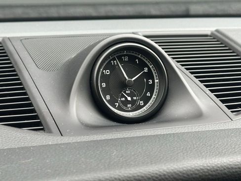 Certified 2023 Porsche Macan AWD/4WD image 33