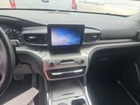 Used 2022 Ford Explorer XLT w/ Equipment Group 202A image 11