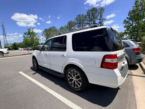 Used 2015 Ford Expedition XLT w/ Equipment Group 202A AWD/4WD image 3