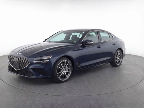 Used 2025 Genesis G70 2.5T image 3