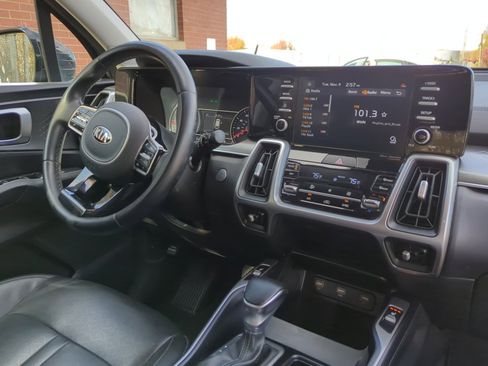 Used 2021 Kia Sorento S image 39
