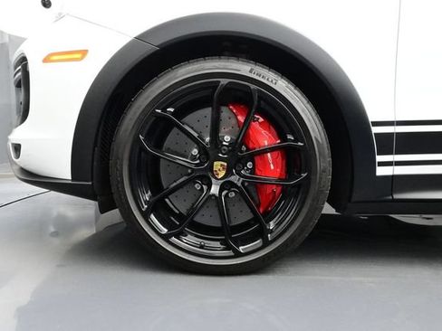 Certified 2022 Porsche Cayenne Turbo GT AWD/4WD image 6