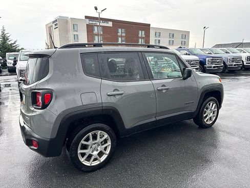Used 2022 Jeep Renegade Latitude AWD/4WD image 4