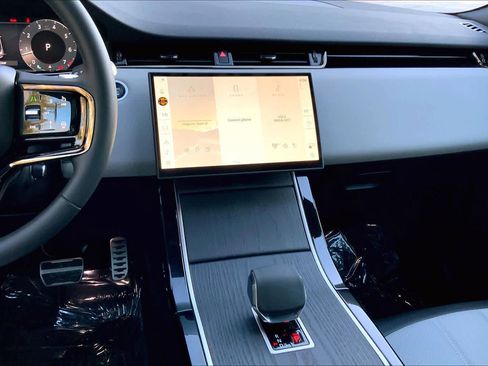 Certified 2026 Land Rover Range Rover Evoque Dynamic SE image 6