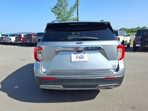 Certified 2022 Ford Explorer XLT w/ Equipment Group 202A RWD image 4