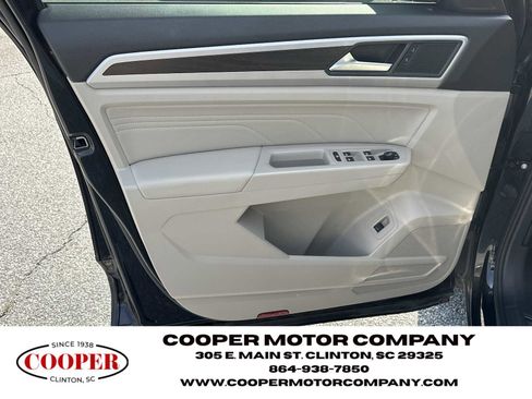 Used 2023 Volkswagen Atlas SE w/ Panoramic Sunroof Package image 10