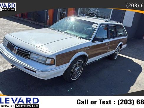 Used 1995 Oldsmobile Cutlass Ciera SL FWD image 3