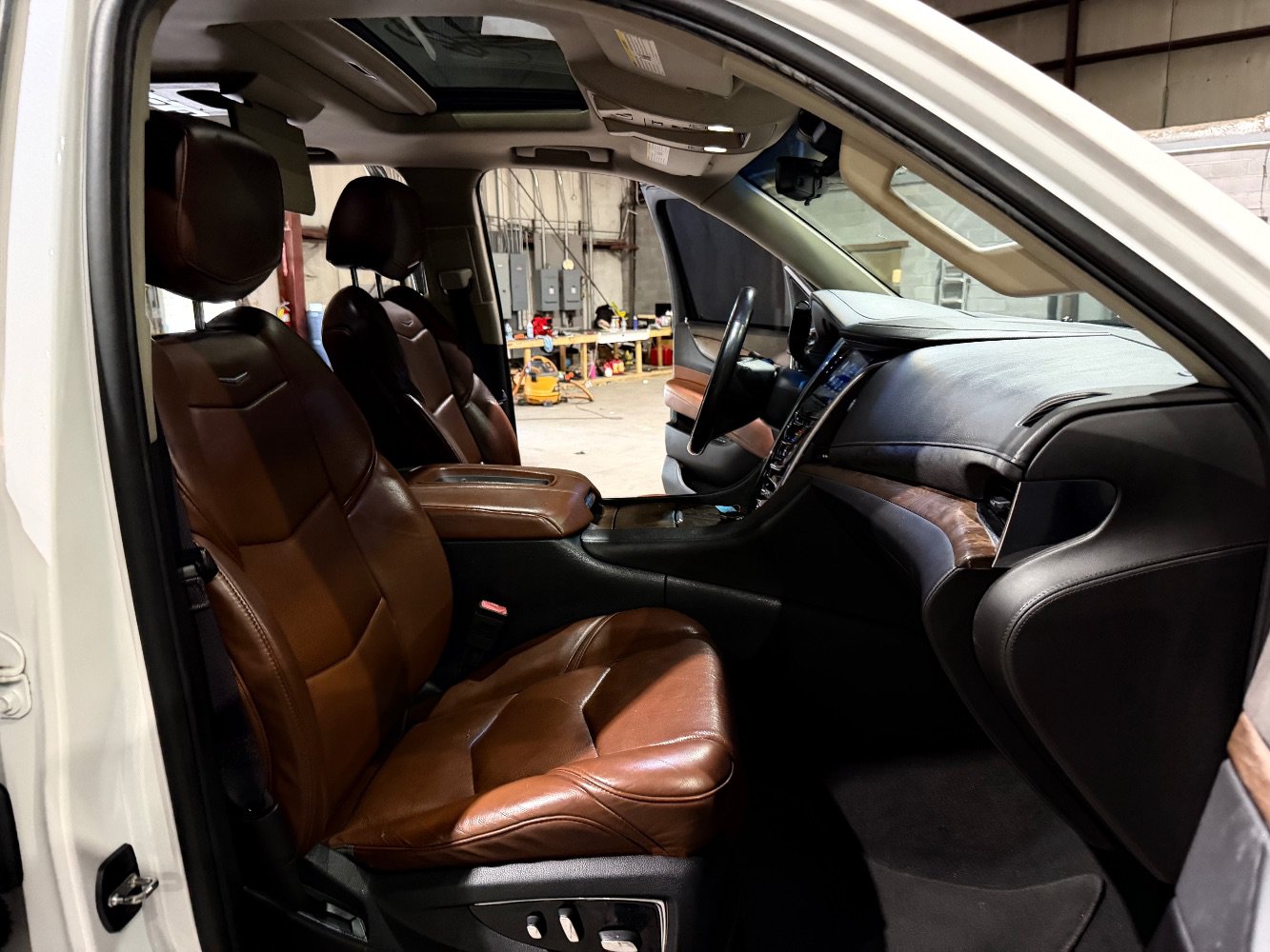 Used 2017 Cadillac Escalade Premium Luxury RWD image 26