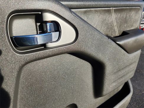 Used 2021 Nissan Frontier PRO-4X w/ Pro-4x Utility Package image 14