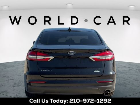 Used 2020 Ford Fusion SE FWD image 4