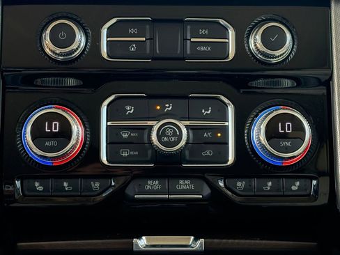 Used 2021 GMC Yukon Denali w/ Denali Ultimate Package AWD/4WD image 29