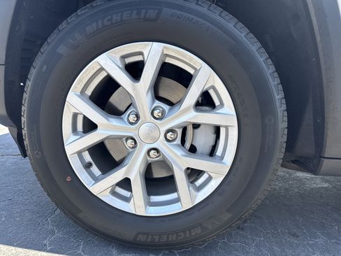 Used 2023 Jeep Grand Cherokee Limited AWD/4WD image 13