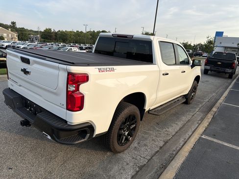 Used 2025 Chevrolet Silverado 1500 LT Trail Boss w/ Convenience Package II AWD/4WD image 10