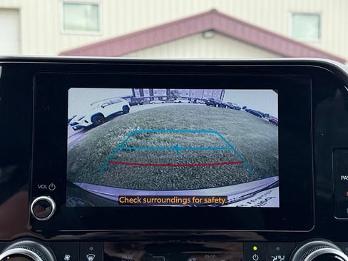 Used 2024 Toyota Highlander XLE AWD/4WD image 22