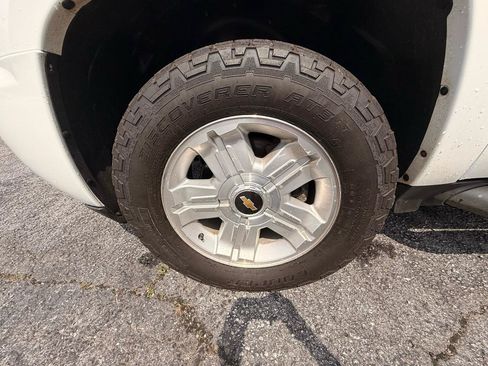 Used 2013 Chevrolet Suburban LT w/ Suspension Package, Off-Road AWD/4WD image 13