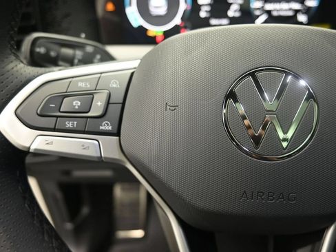 New 2026 Volkswagen Tiguan SE R-Line FWD image 15