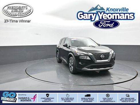 Used 2023 Nissan Rogue SV image 1