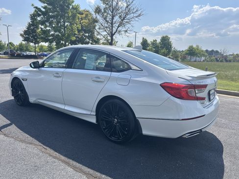 Used 2018 Honda Accord Touring image 7