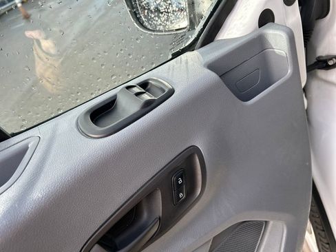 Used 2018 Ford Transit 350 XL image 18